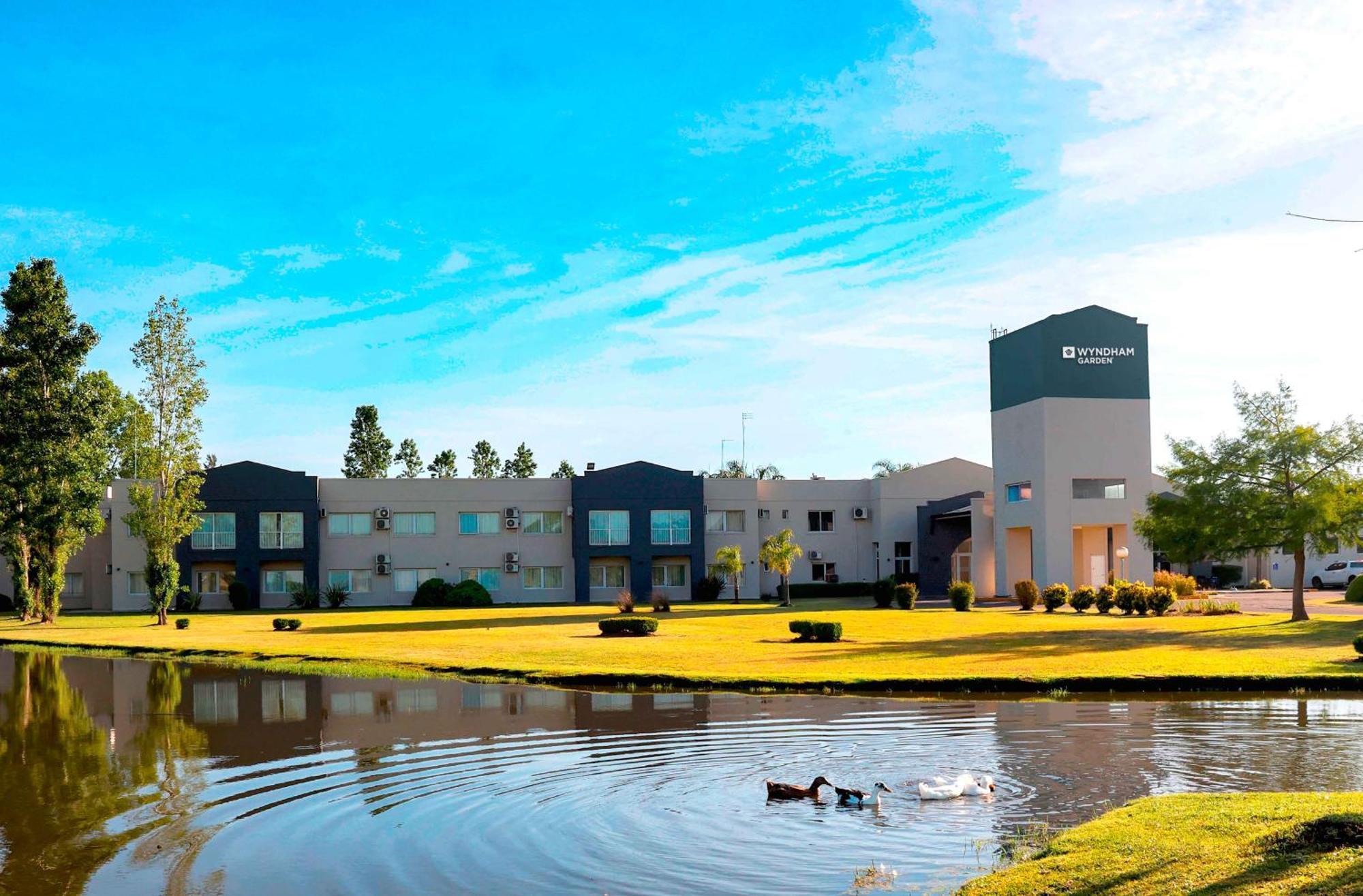 Wyndham Garden Campana Hotel Luaran gambar